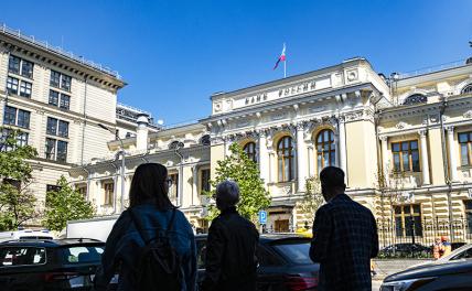 Между базовым и рисковым сценариями. Какую траекторию денежно-кредитной политики выберет ЦБ Между базовым и рисковым сценариями. Какую траекторию денежно-кредитной политики выберет ЦБ